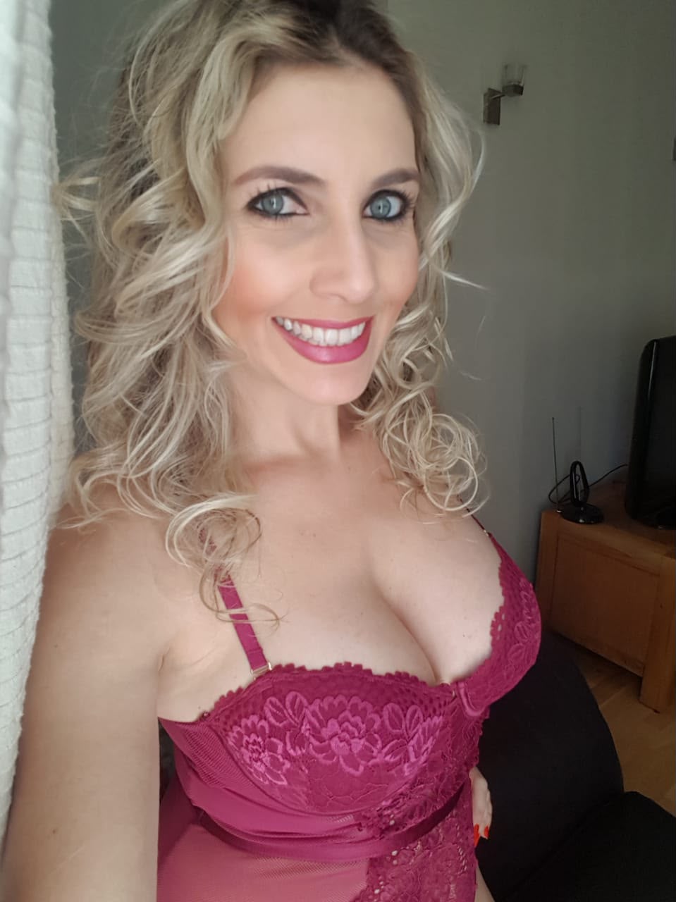 בנתניה – מטפלת מיוחדת סקסית בת 30