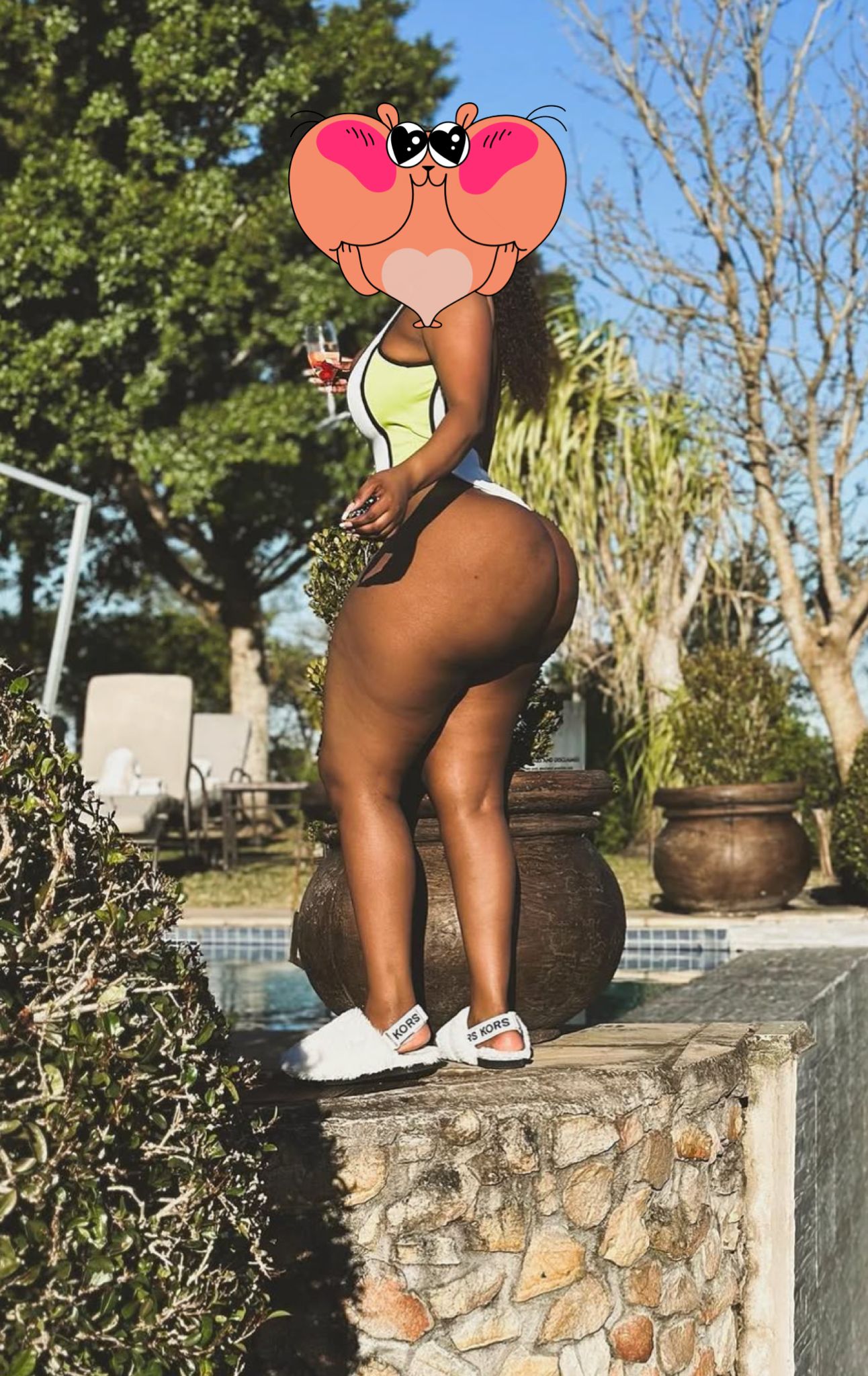 גני- בנתניה – אפריקאית תיירת 35